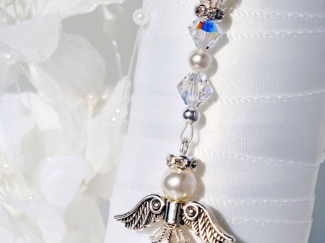 white wedding bouquet charm
